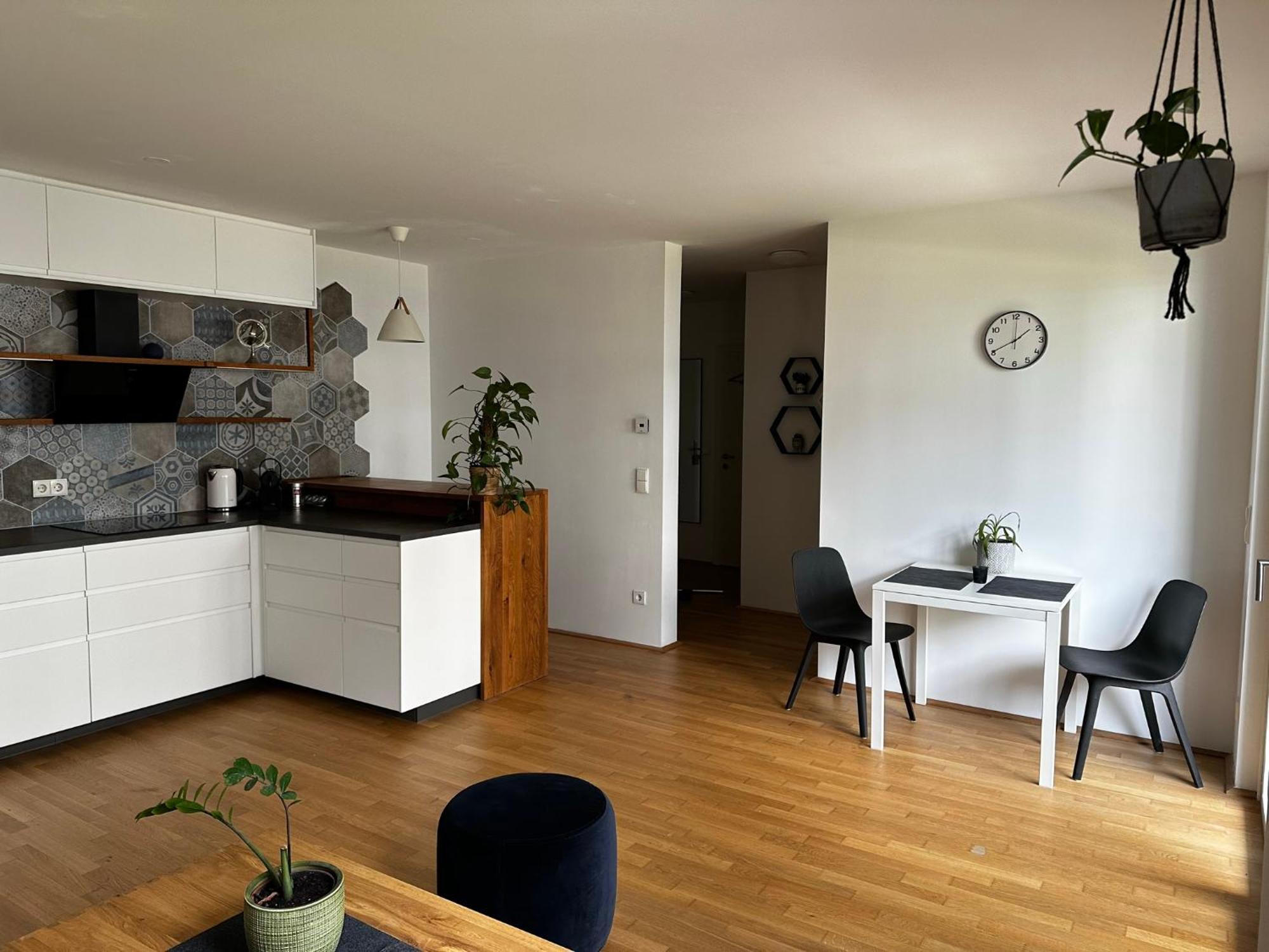 Appartement 2-zimmer In Oberlaa Mit Privatem Tiefgaragen Platz *